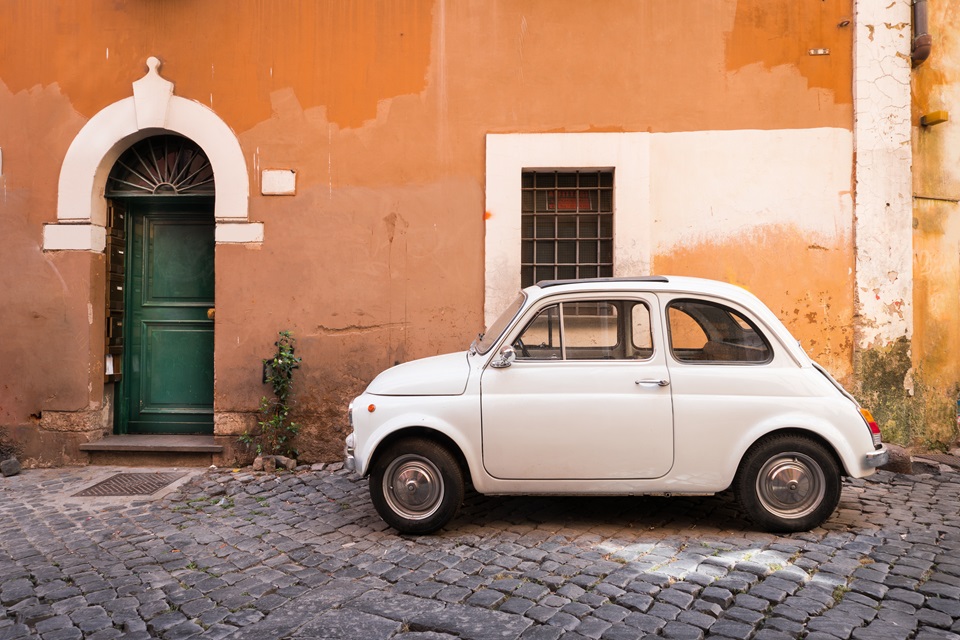 Auto: in Campania l’età media è pari a 12 anni e 2 mesi (+6% in un anno)